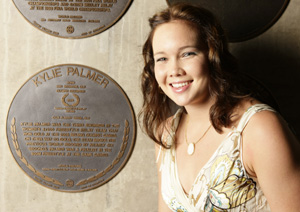 kylie palmer with plaque photo hamilton lund.jpg